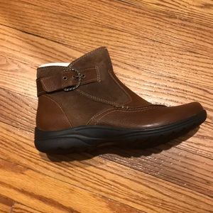 Earth Shoes Zip Side Boots